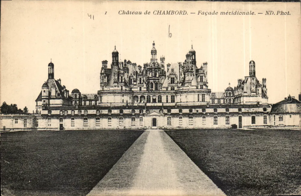 Castelo de CHAMBORD — Fachada meridional — ND. Fot. - Frente