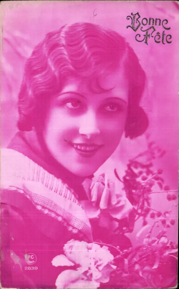 Jeune femme souriante — carte de vœux — PC Paris 2839 - Recto