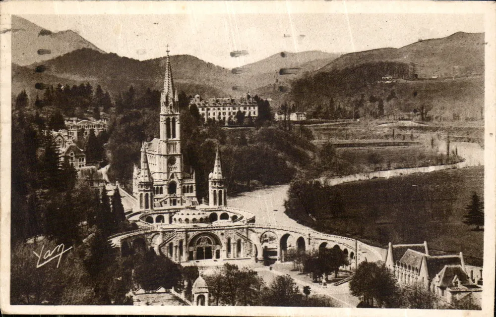 Lourdes — La Basilique vue du Château Fort — Édition photo Lourdes - Recto