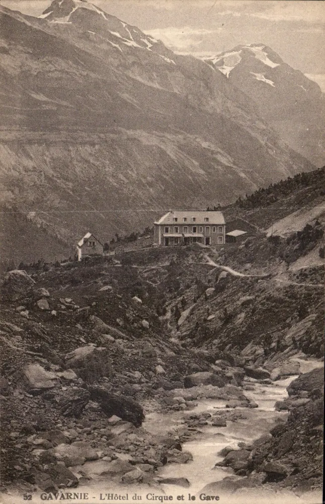 Gavarnie - L'Hôtel du Cirque et le Gave — Éditeur : Hôtel du Cirque, n° 52 - Recto