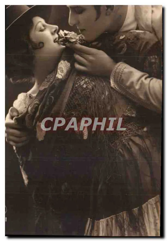 Cena de amor — casal em traje de espetáculo — P-C Paris - Frente