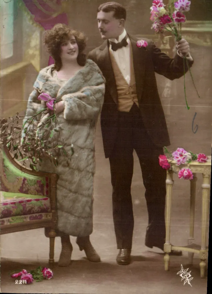 Casal em traje de festa — estúdio — editor Fabrigaton, n° 2211 - Frente