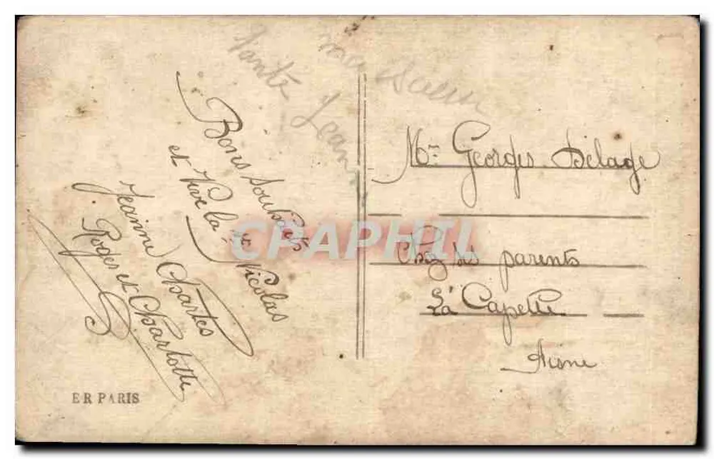 Jeune femme en robe à volants — tenant un bouquet de roses — éditeur E.R. PARIS - Verso