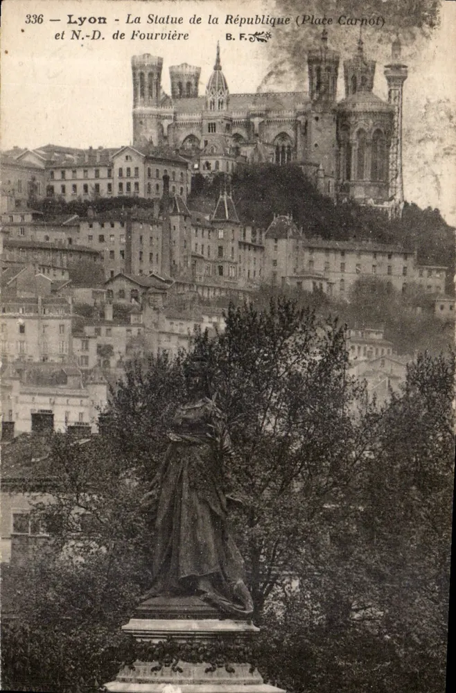 Lyon - Die Statue der Republik (Place Carnot) und N.-D. de Fourvière - Vorderseite