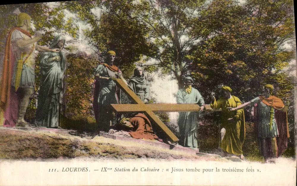 Lourdes — IXª Estação do Calvário: «Jesus cai pela terceira vez» — Edição F. Vtron - Frente