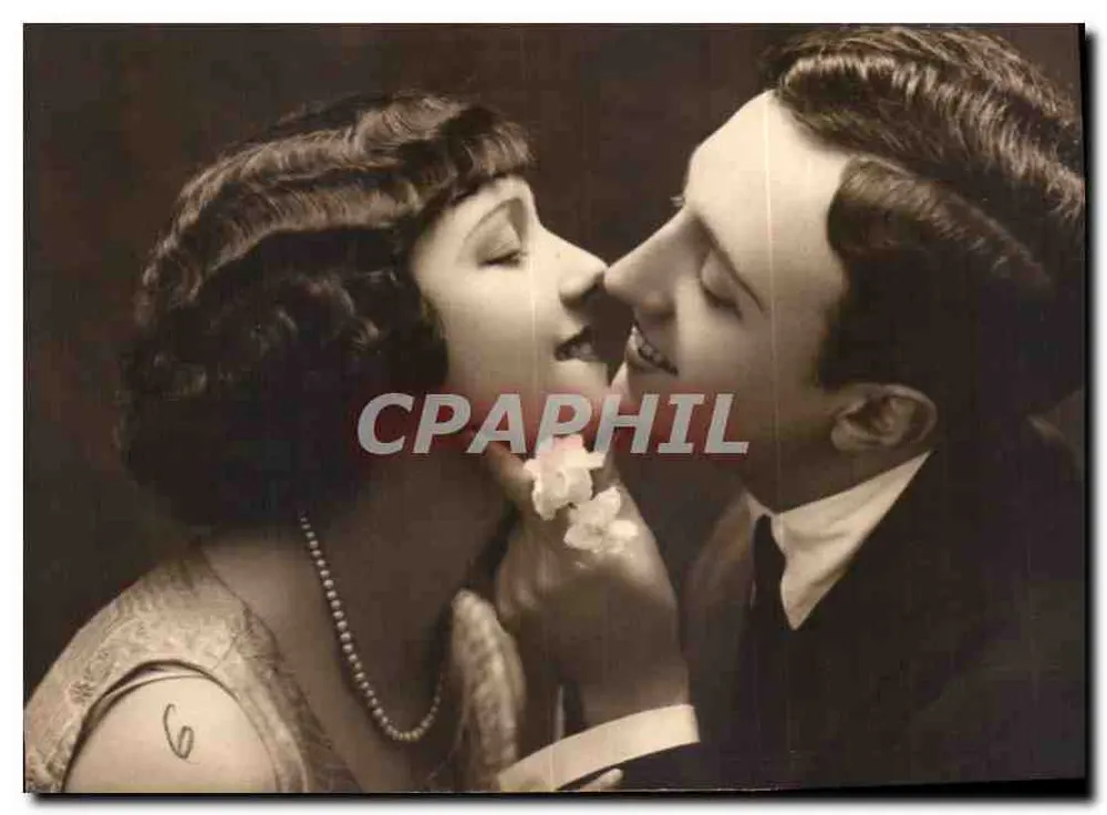 Casal apaixonado — época 1920s — editor não identificado - Frente