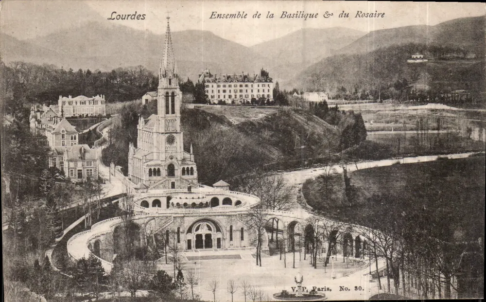 Lourdes — Ensemble de la Basilique & du Rosaire — V.P. Paris, No. 50 - Recto