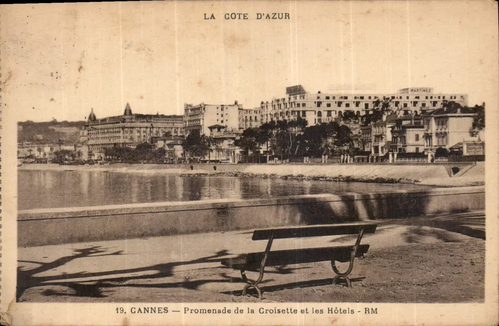 Cannes — Promenade de la Croisette et les Hôtels — RM - Recto