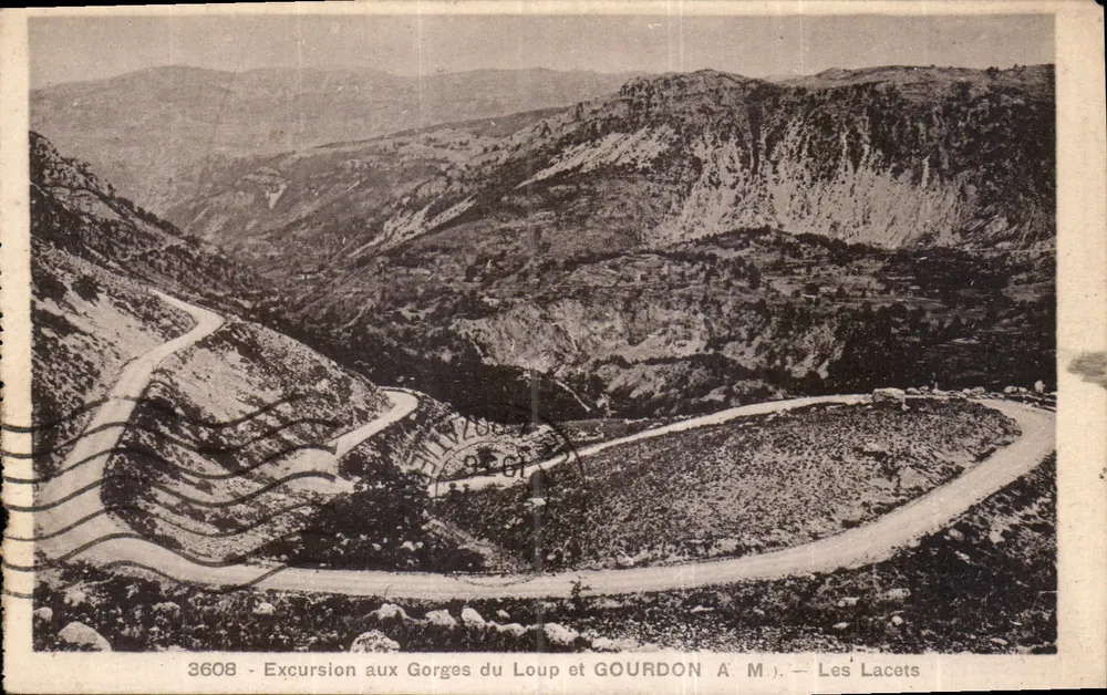 Excursion aux Gorges du Loup et Gourdon — Les Lacets — G. Gilletta & Cie, Phot. — n° 3608 - Recto