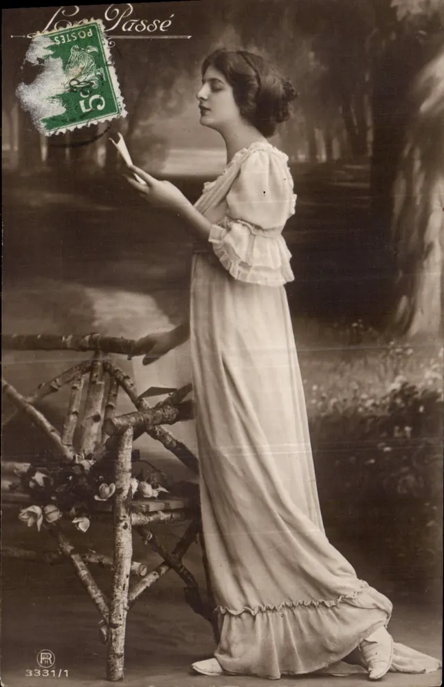 Jovem mulher em vestido longo — cena de jardim — editor Lassé, n° 3331/1 - Frente