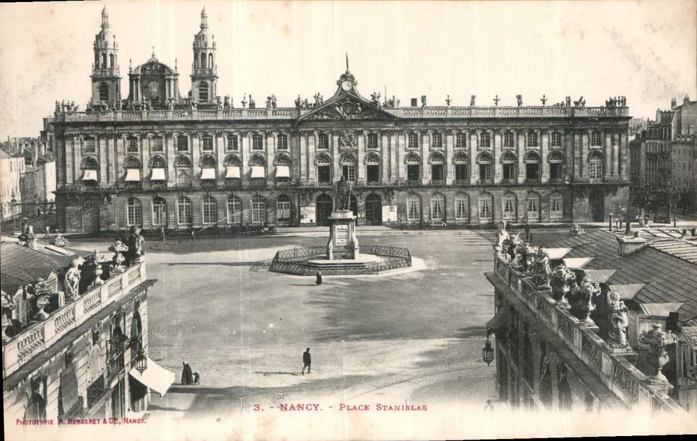 Nancy - Praça Stanislas — vista do Palácio de Justiça e do monumento central — Fototipia A. Berberet & Cie, Nancy, n°3 - Frente