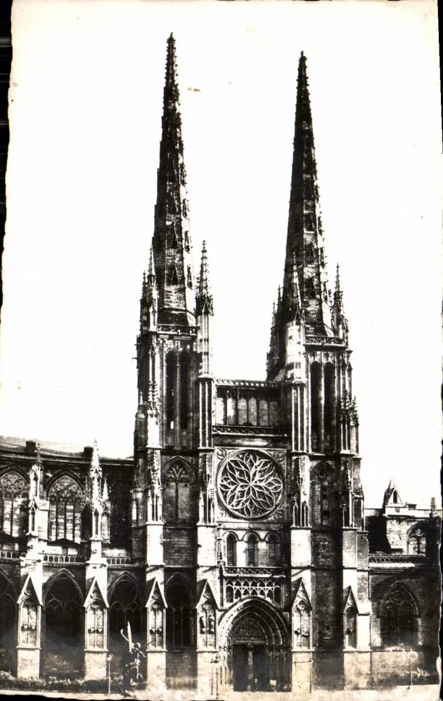 As Flechas da Catedral de São André — Bordeaux — M. BÉRAUD - Frente