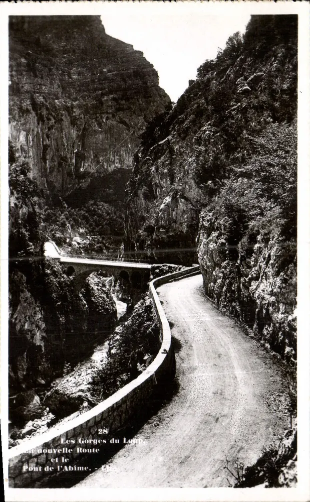 As Gorges do Lobo — A Nova Estrada e o Ponte do Abismo — Edições Les Belles Françaises, n°28 - Frente