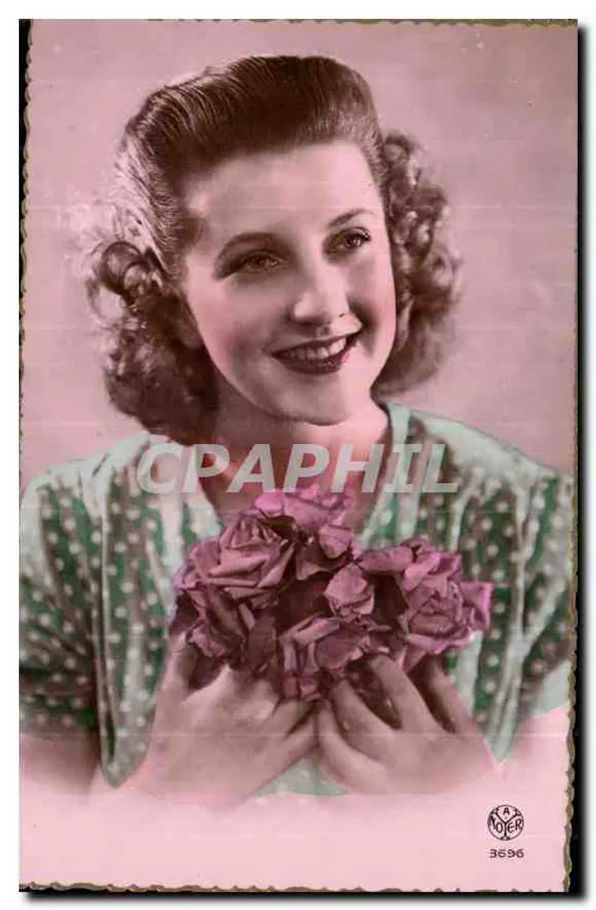 Mulher jovem sorridente — segurando um buquê de rosas — editada por KAR MOYER n° 3696 - Frente