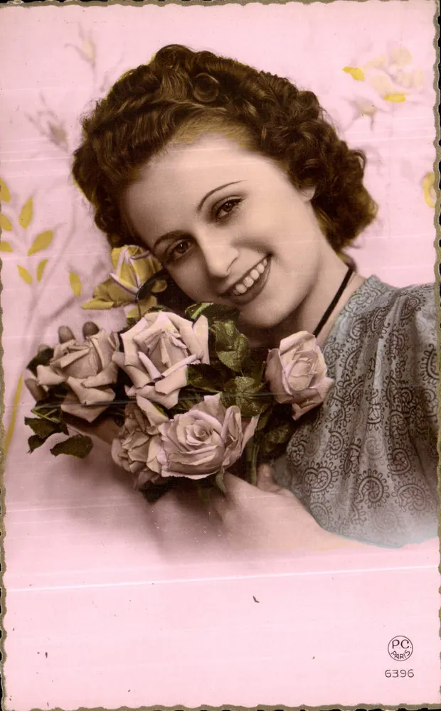 Jovem mulher sorridente — com buquê de rosas — P-C Paris n°6396 - Frente