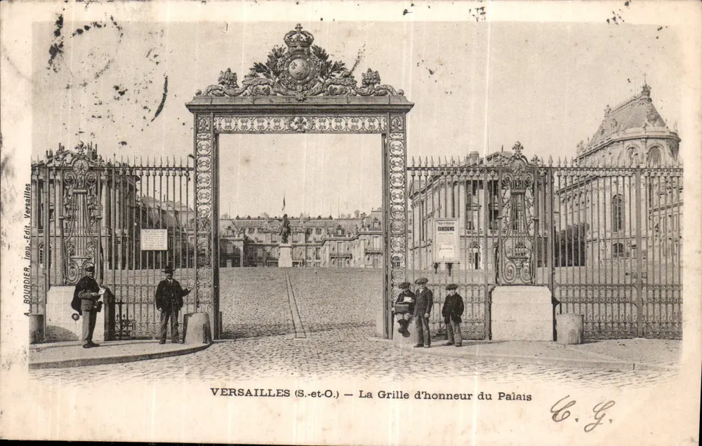 Versailles (S.-et-O.) — La Grille d'honneur du Palais — A. BOURDIER, Imp.-Édit. Versailles - Recto