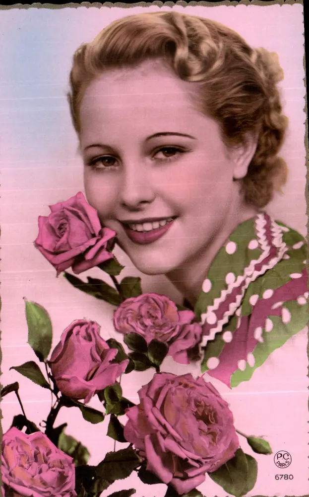 Mulher jovem sorridente — rosas — P-C PARIS n°6780 - Frente