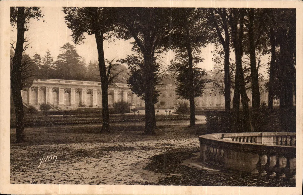 Le Parc du Grand Trianon — Versailles — Édition d'Art YVON, F. 9 - Recto