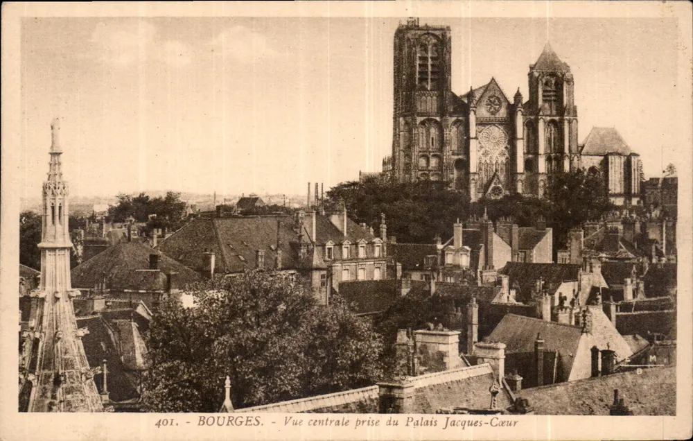 Bourges - Vue centrale prise du Palais Jacques-Cœur - Recto