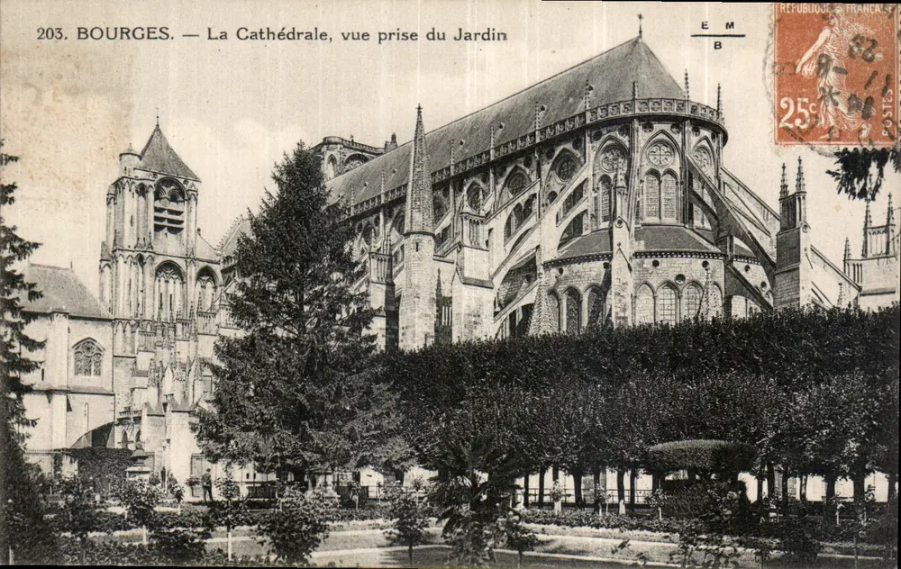 Bourges — La Cathédrale, vue prise du Jardin — Éditeur EM, n° 203 - Recto