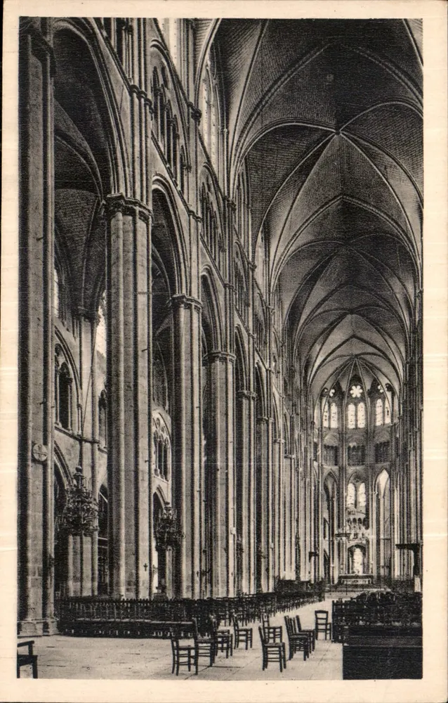 Bourges, a catedral — nave — Service Commercial Palais Historiques, Paris - Frente