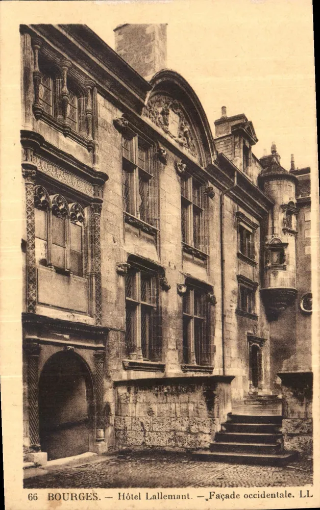 Bourges. — Hotel Lallemant. — Fachada ocidental. LL - Frente