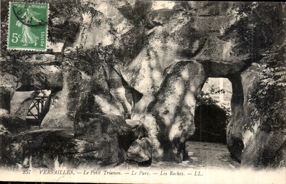 Versailles — O Petit Trianon — O Parque — As Rochas — LL. — N° 257 - Frente