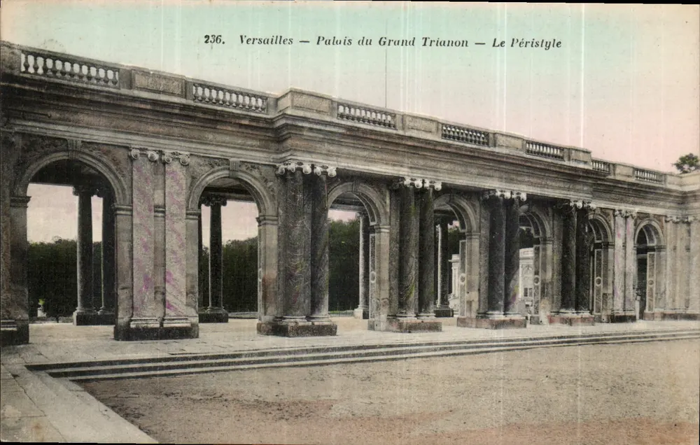 Versailles — Palais du Grand Trianon — Le Péristyle - Recto