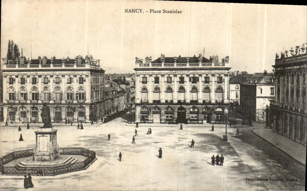 NANCY - Place Stanislas — vista da praça com a estátua de Stanislas Leszczynski — Imprimeries Rounies, Nancy - Frente
