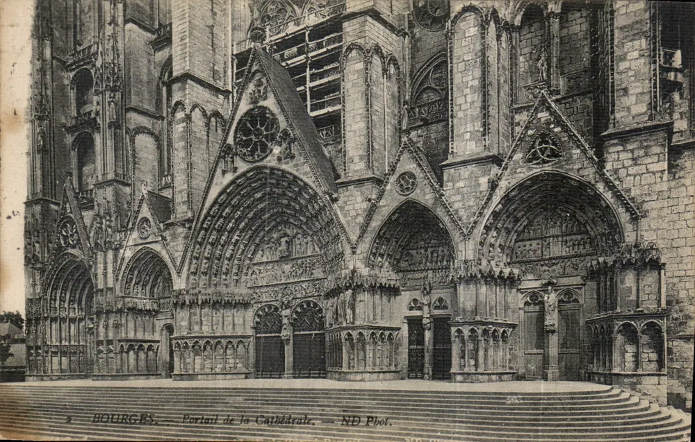 Bourges — Portal da Catedral — ND Pbof. - Frente
