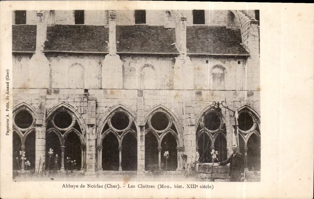 Abadia de Noirlac — Os Claustros (Monumento Histórico do Século XIII) — Papeterie A. Petit, St-Amand (Cher) - Frente
