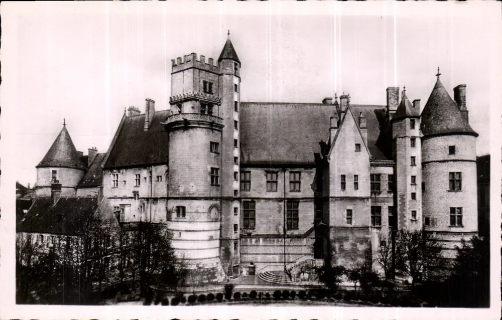 Bourges - O Palácio Jacques-Cœur — editor Réal-Photo, n° 238 - Frente