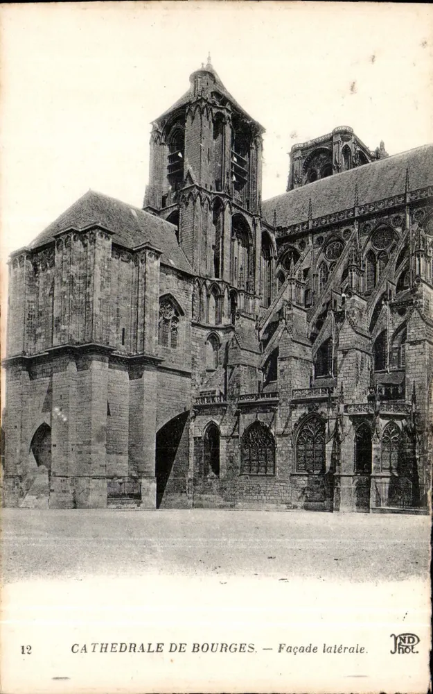 Catedral de Bourges — Fachada lateral — ND Phot. - Frente