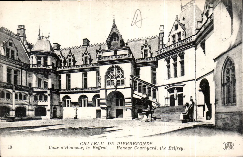 Castello di Pierrefonds — Cortile d'onore, il Campanile — editore JND Phot. - Recto