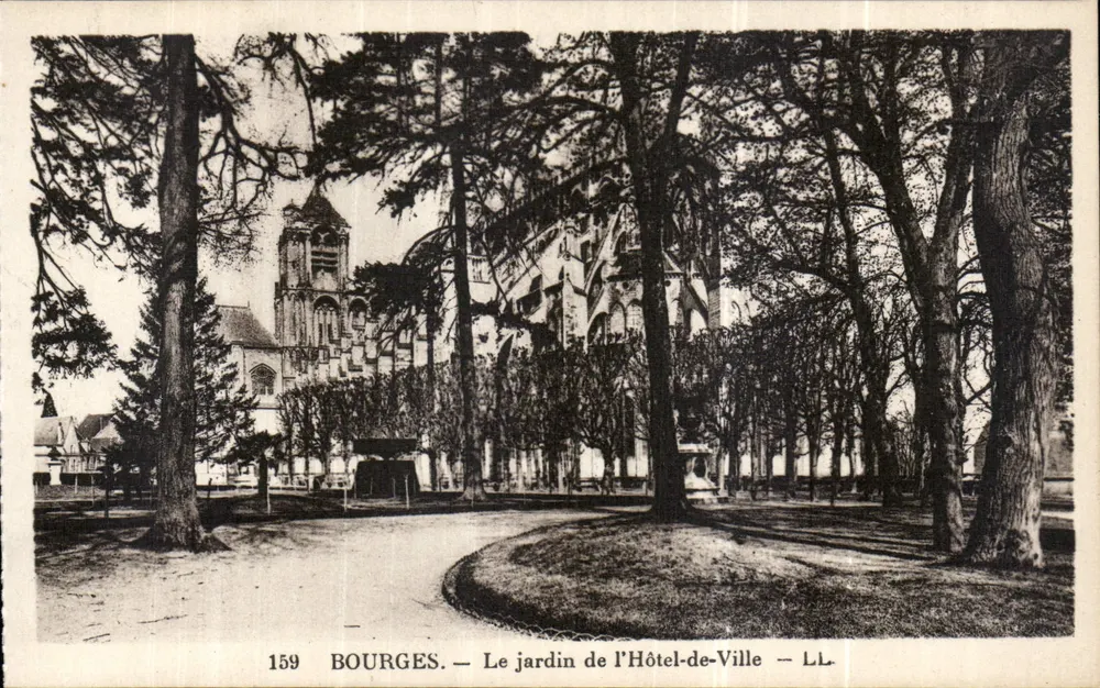 Bourges — O jardim do Hôtel-de-Ville — LL — n°159 - Frente