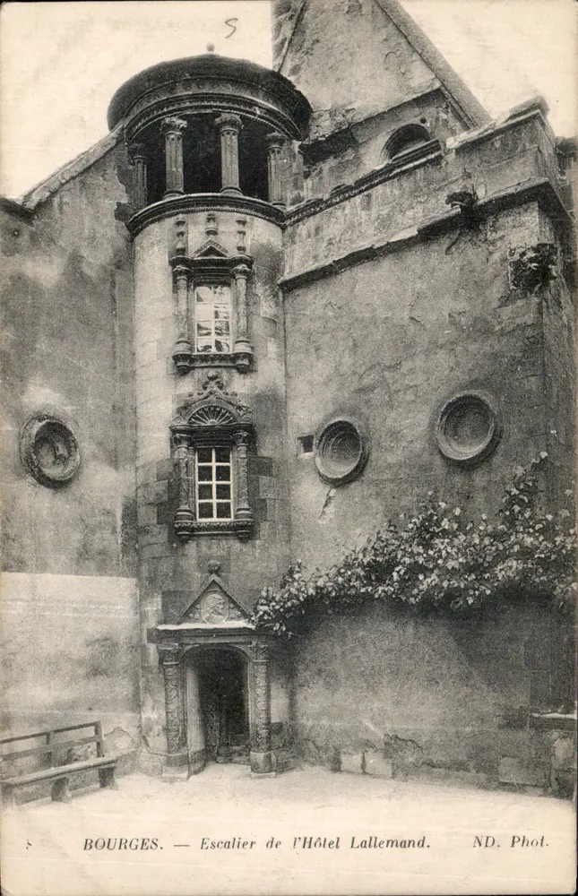 Bourges — Staircase of the Lallemand Hotel — ND. Phot. - Front