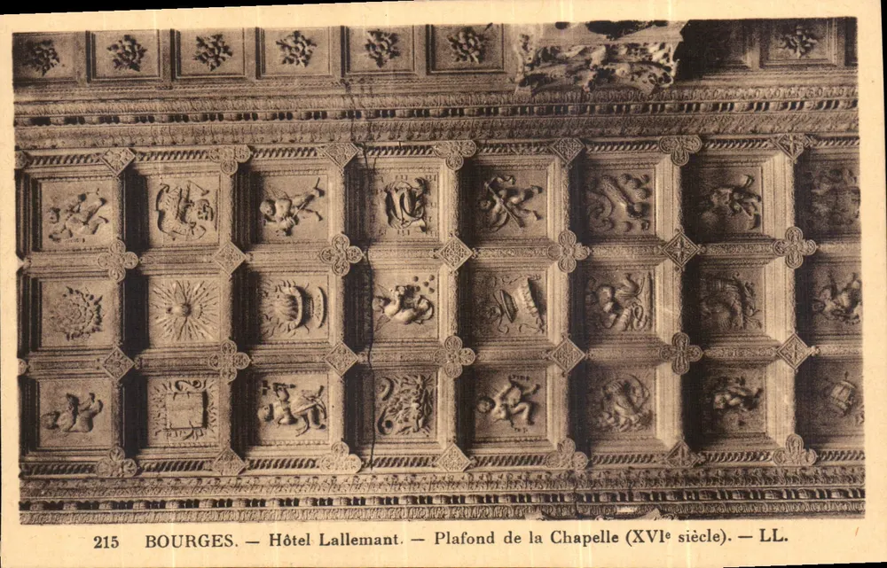 Bourges — Hôtel Lallemand — Plafond de la Chapelle (XVIe siècle) — LL. - Recto