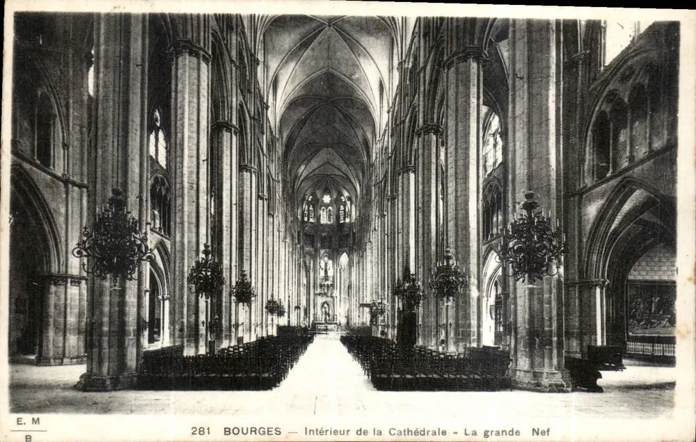 Bourges — Intérieur de la Cathédrale — La grande Nef — E. M. n° 281 - Recto