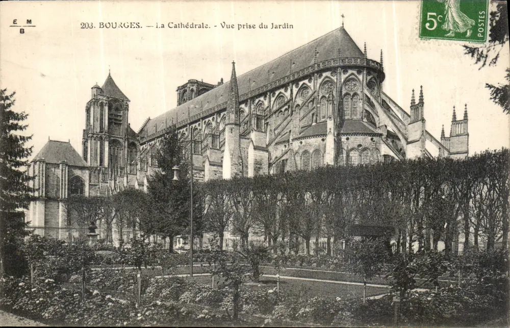 Bouges — La Cathédrale — Vue prise du Jardin — Éditeur E.M.B. n°203 - Recto