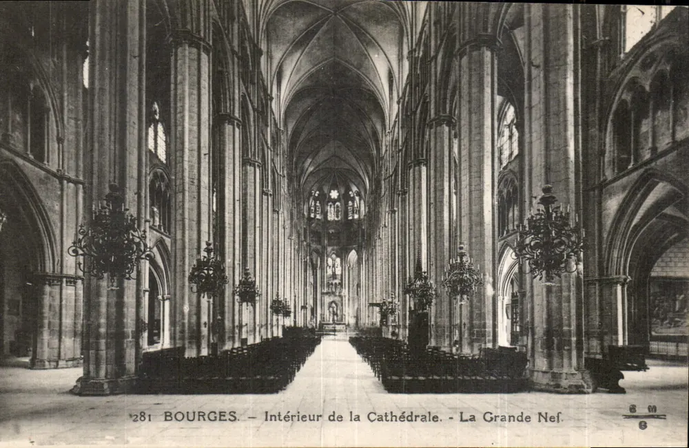 Bourges — Intérieur de la Cathédrale — La Grande Nef — E. Maquaire, n°281 - Recto