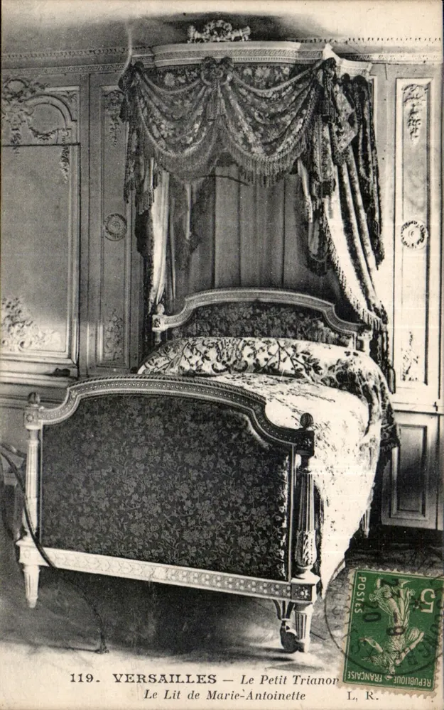 Versailles — Le Lit de Marie-Antoinette — L. Ragon, n°119 - Recto