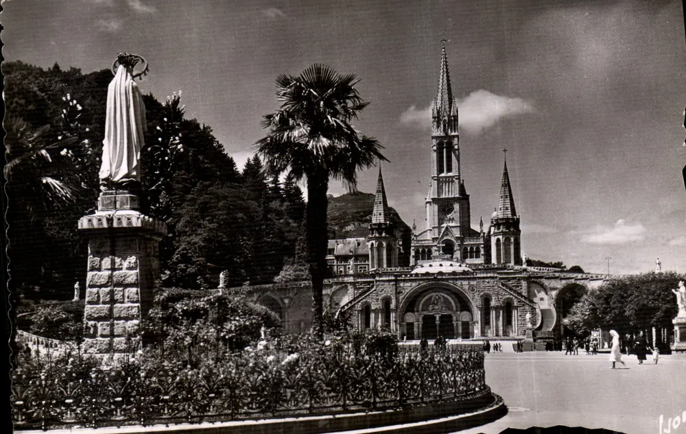 Lourdes (Altas Pirineus) — A Basílica — Éditions d'Art - Frente