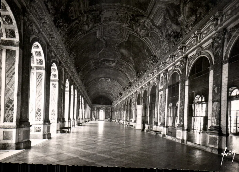 Versailles (Seine-et-Oise) — Le Palais - Galerie des Glaces — Éditions d'Art, Paris - Recto