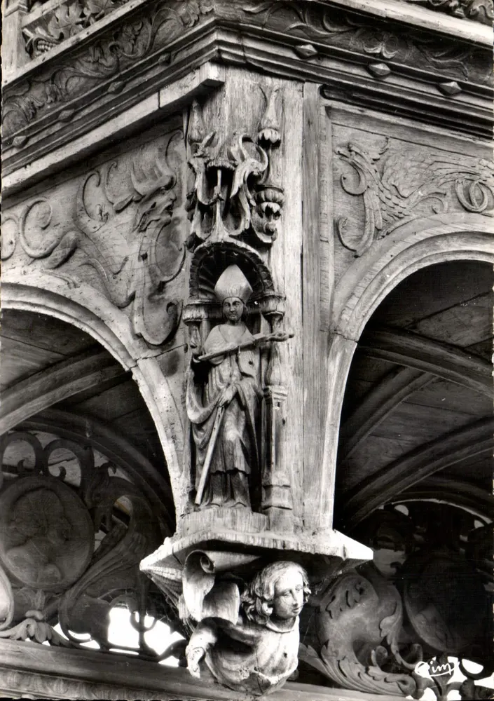 Villemaur-sur-Vanne (Aube) — Kirche, Ecke des Chors, Statue eines Bischofs (16. Jahrhundert) — CIM - Vorderseite
