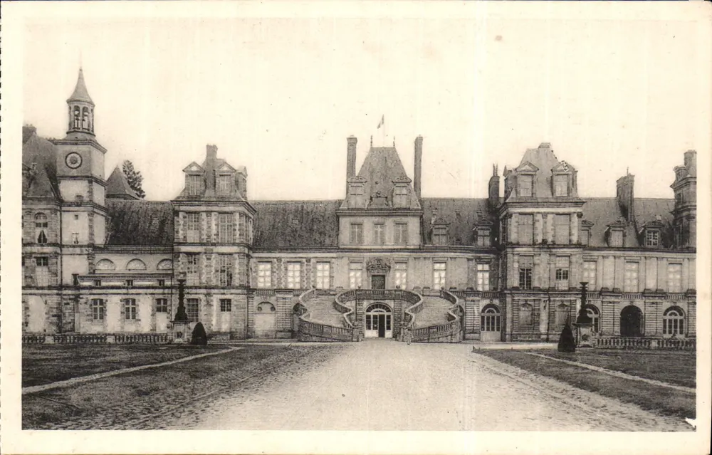 Castelo de Fontainebleau — vista geral — n°1 - Frente