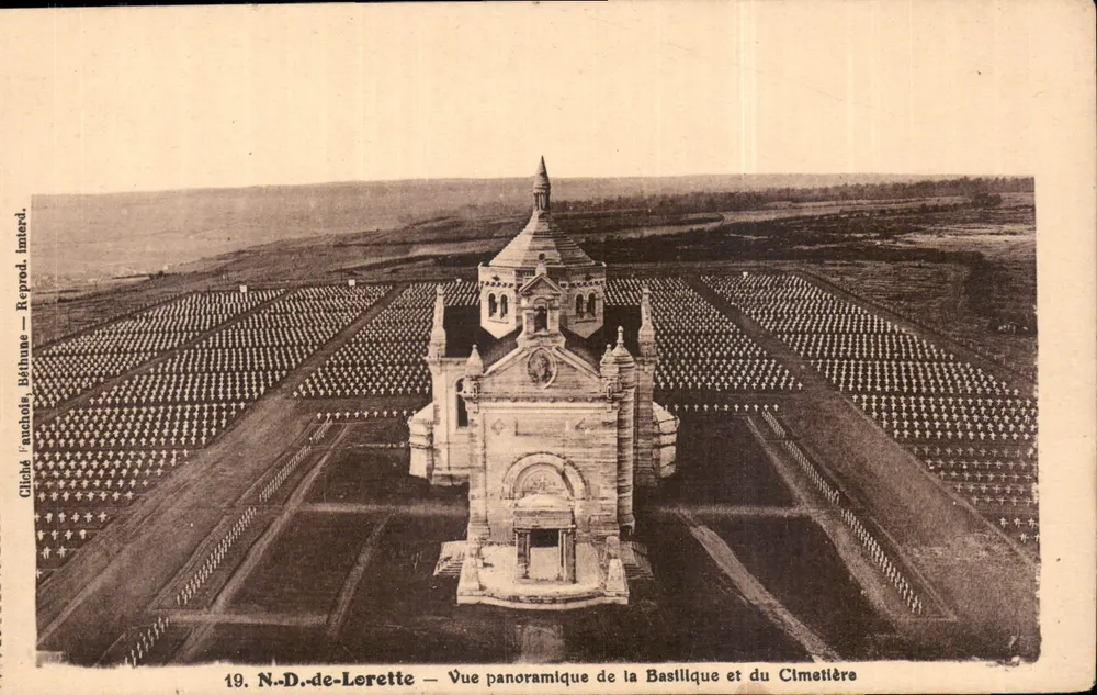 N.D. de Lorette — Panoramablick auf die Basilika und den Friedhof — Édithune, n°19 - Vorderseite
