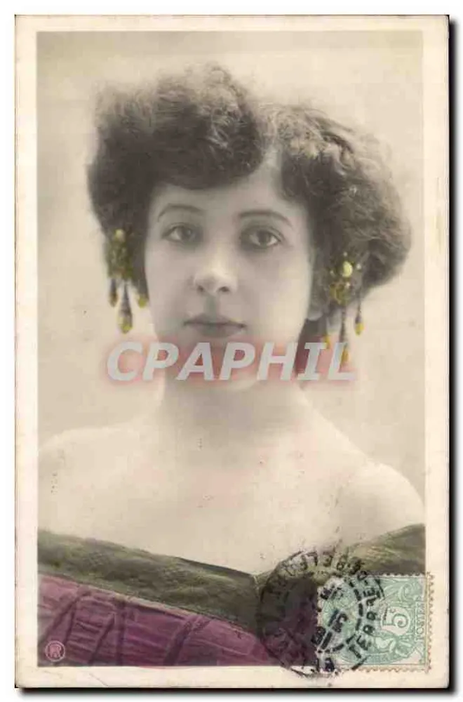 Jovem mulher — retrato - Frente