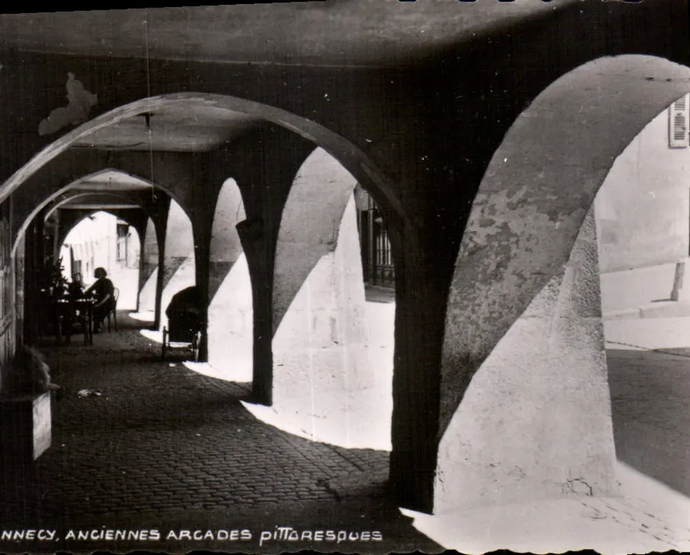 Nnency, anciennes arcades pittoresques — texte imprimé en bas — éditeur inconnu - Recto
