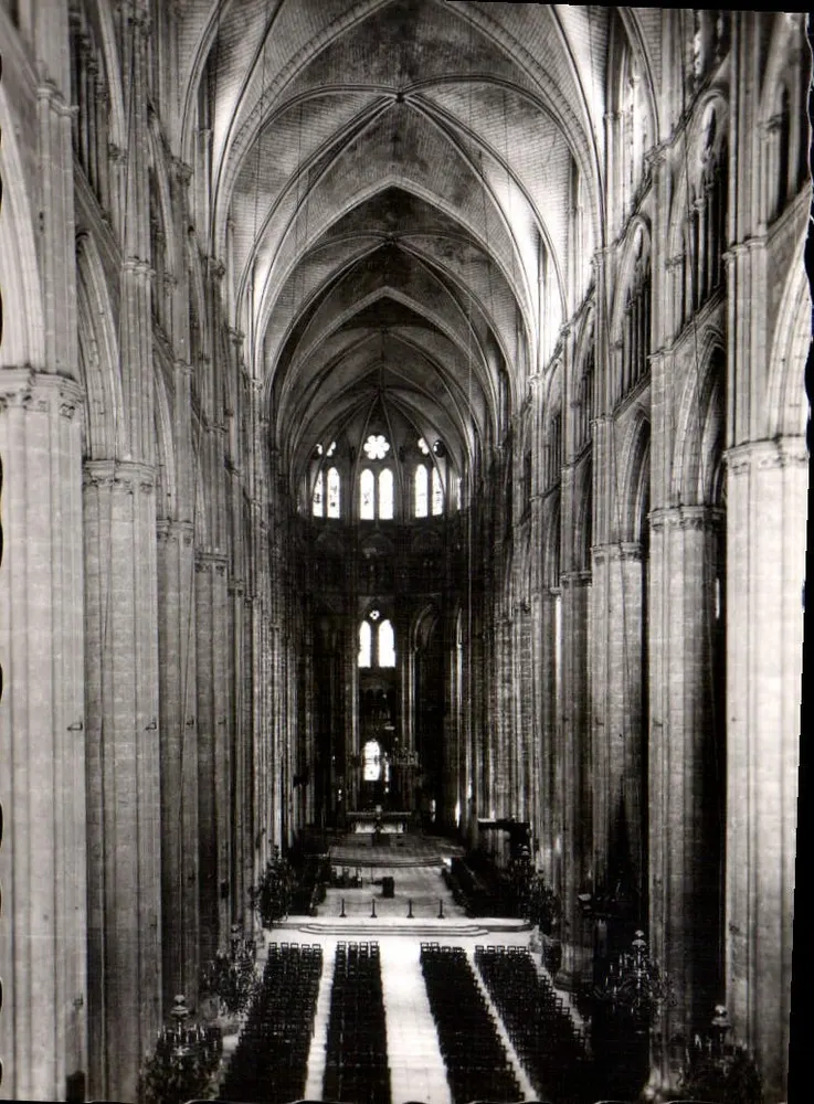 Kathedrale Saint-Étienne in Bourges — Die Kirche im Blickrichtung des Chors — Sammlung Kathedrale von Bourges, Nr. 7005 - Vorderseite