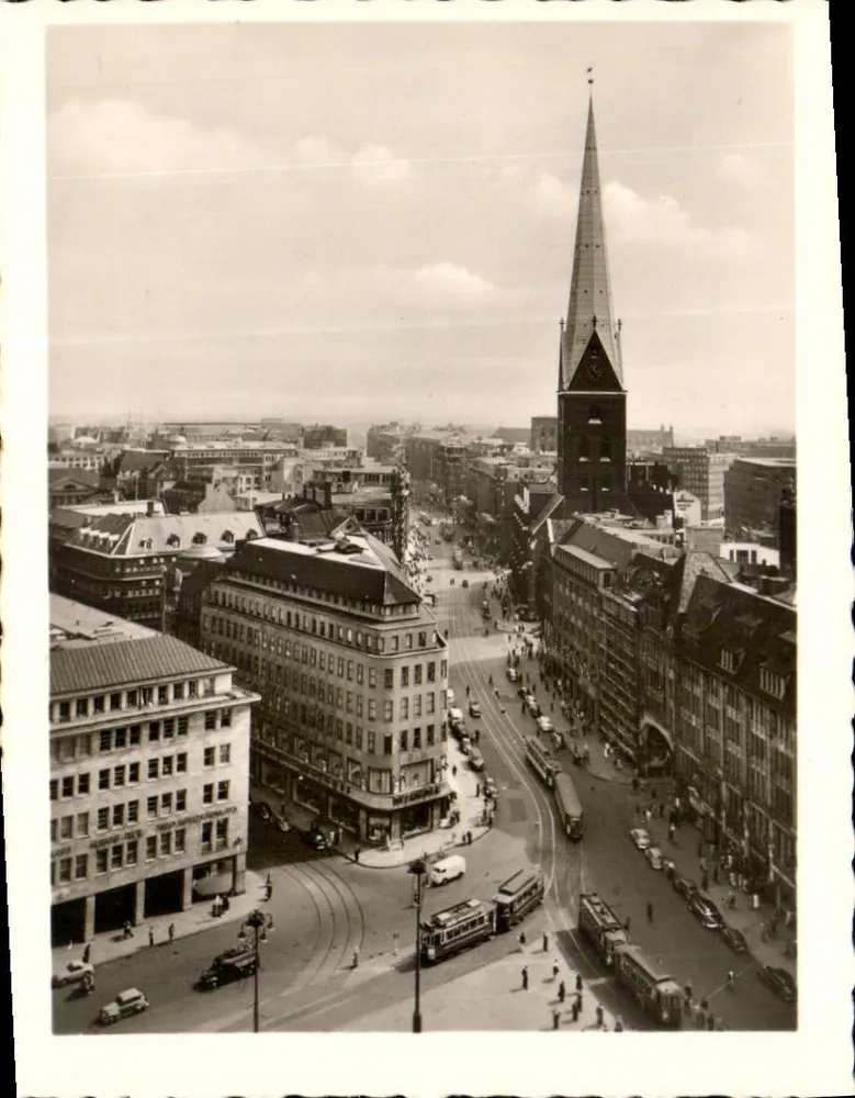 Hamburgo — vista da Mönckebergstraße com a Petrikirche — n°4 - Frente